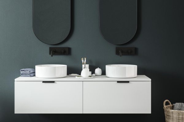 Komoda do łazienki jako stylowa alternatywa dla szafek pod umywalkę